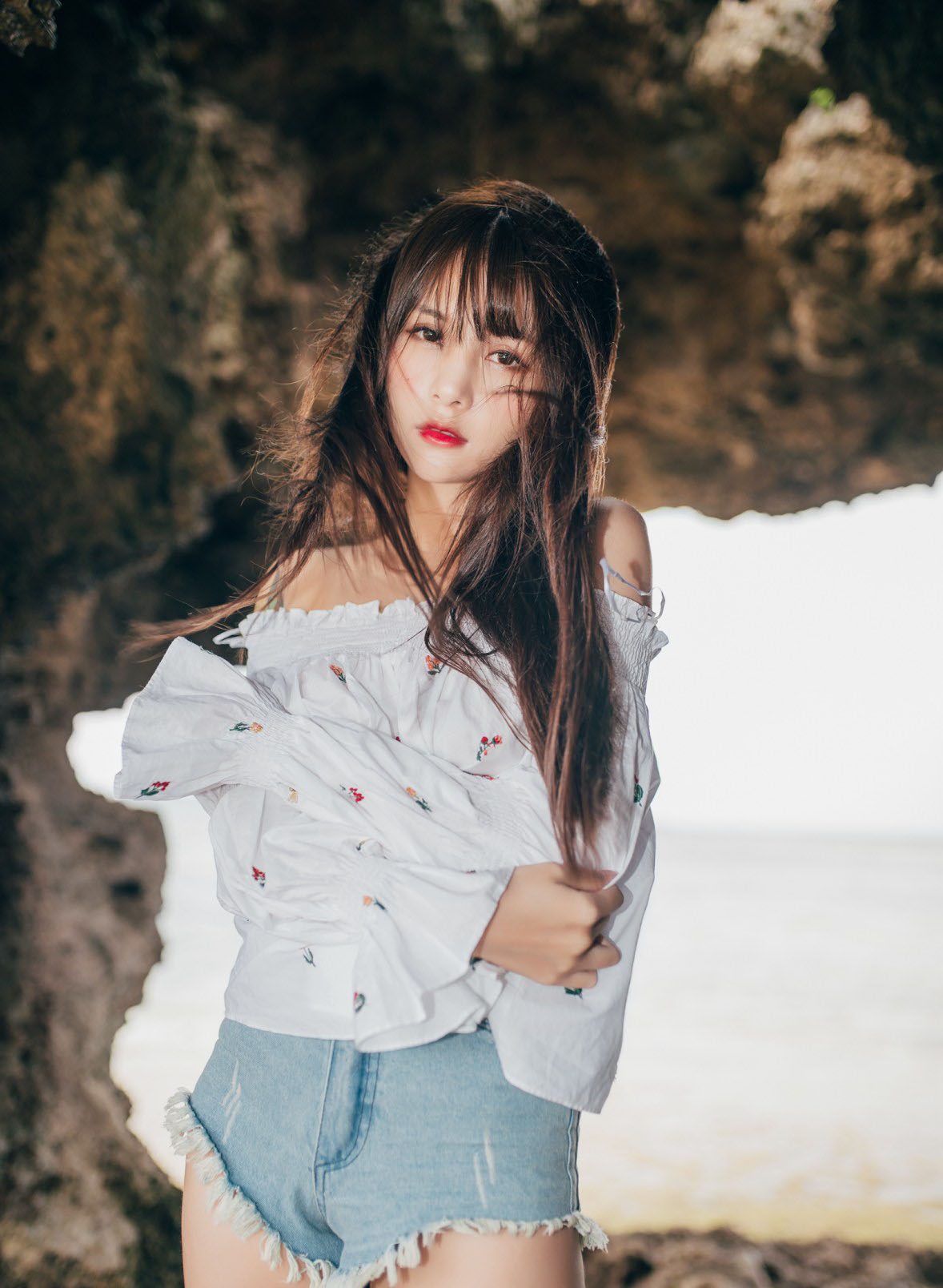 养眼美女夏美酱热裤美腿诱惑私房照下载