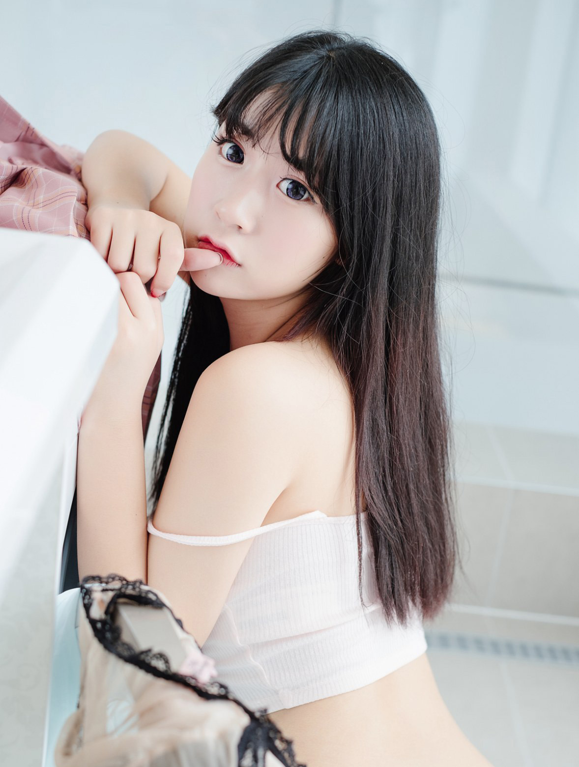 吊带衫美女猫九酱sakura大尺度露肩写真