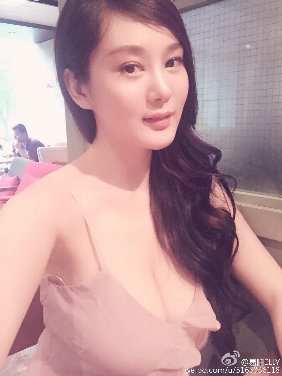 90后美女嫩模易阳ELLY性感妩媚图片
