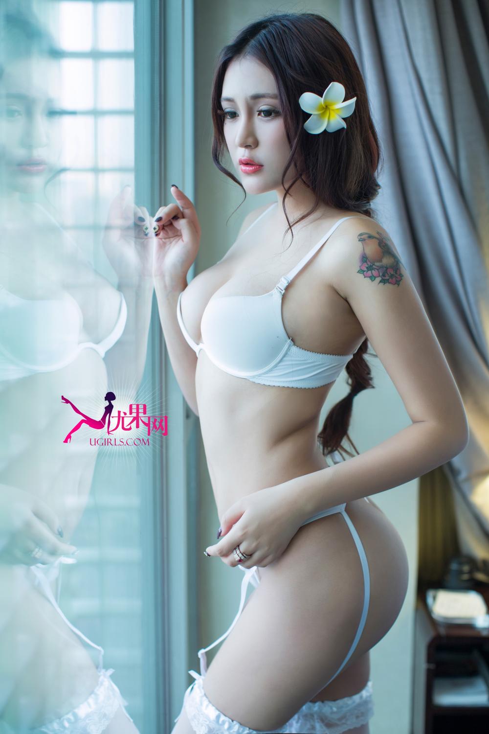 朱赢美丽纹身身材火爆性感写真