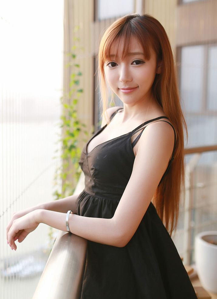 丰盈身材美女王馨瑶yanni图片