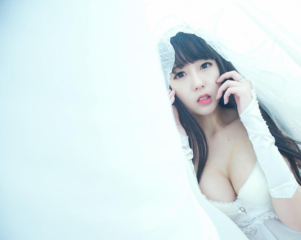 婚纱美女伊伊EvaBarbie巨乳诱惑写真