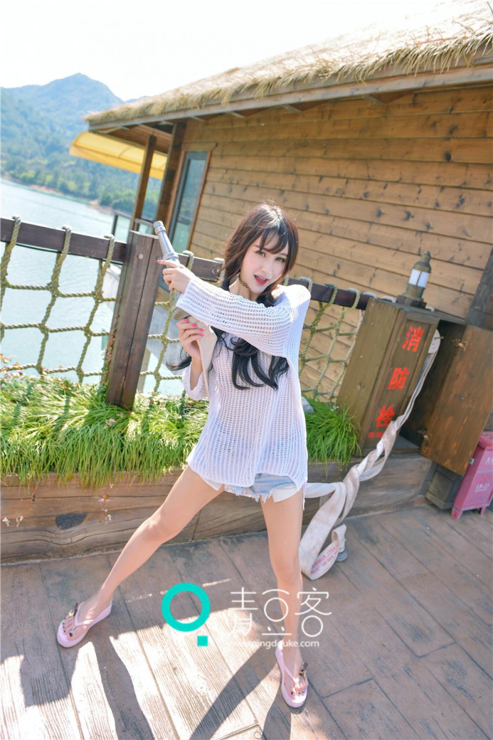 长发美女Cheryl青树时尚写真 一袭白裙靓丽美艳