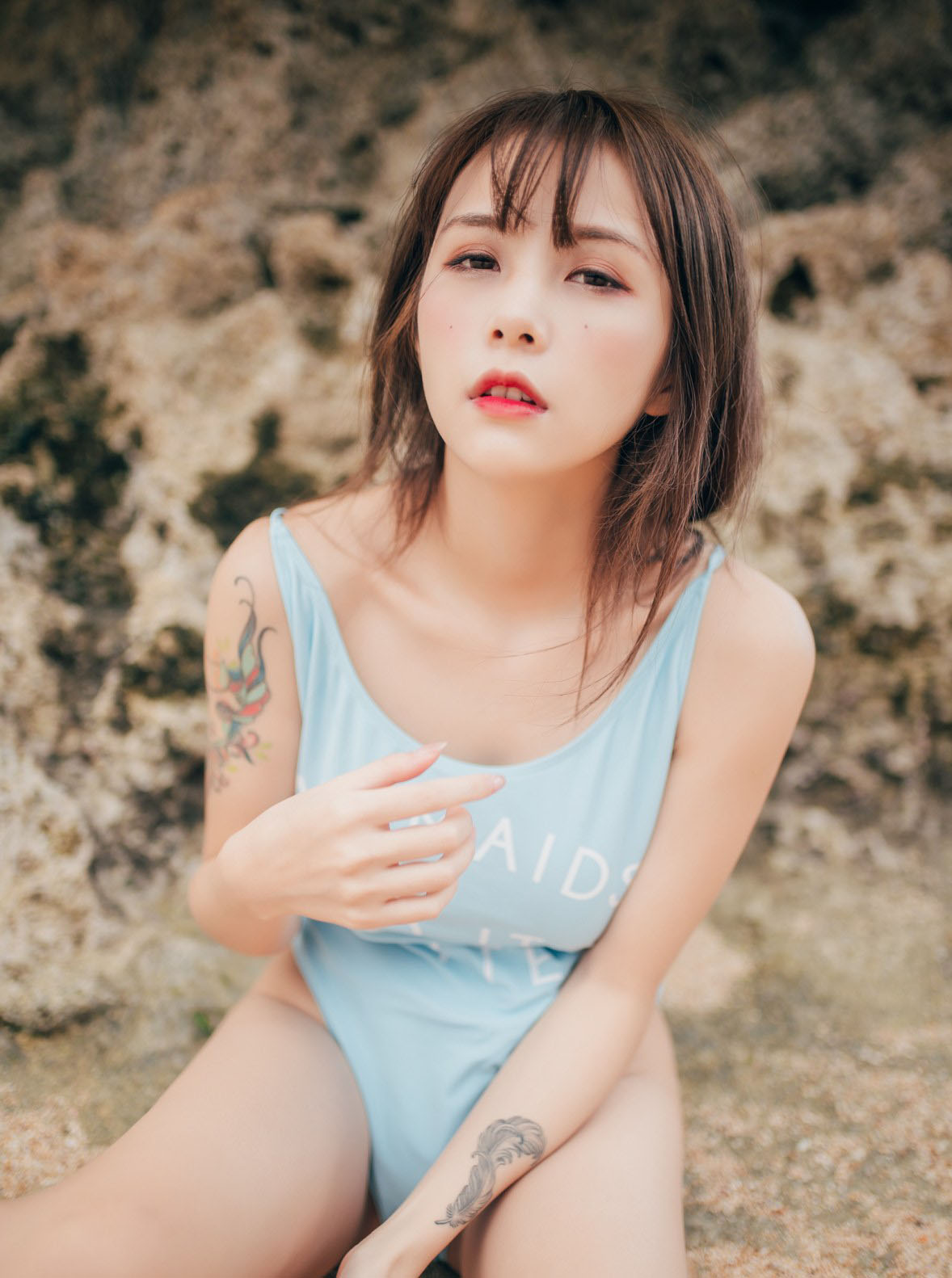 俏皮美女夏美酱沙滩性感旅拍图下载