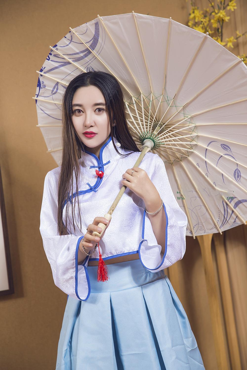 中式古典美女李梓熙丰韵写真图片下载