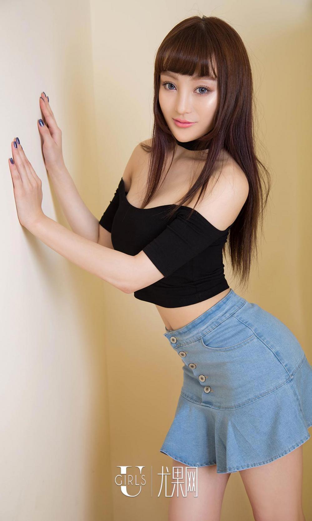 高挑美女马小漾性感超短裙写真