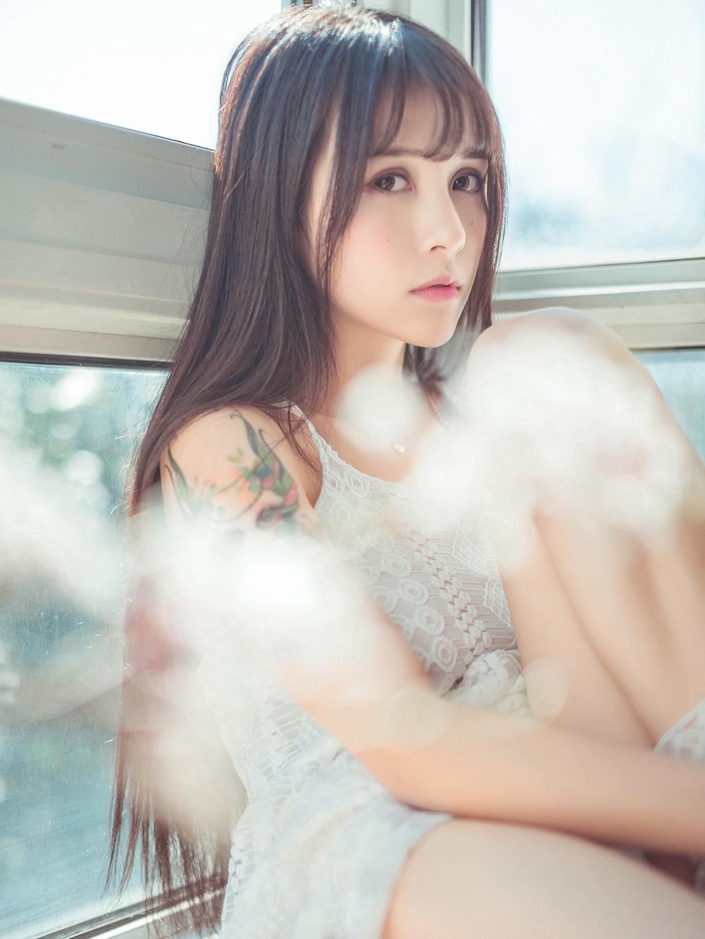 性感尤物夏美酱丝质内衣诱惑写真