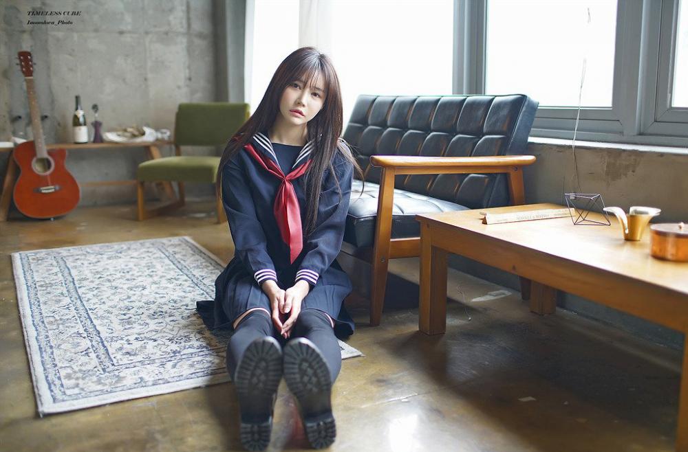 清纯学生妹黑丝美腿可爱少女韩佳恩制服诱惑私房照