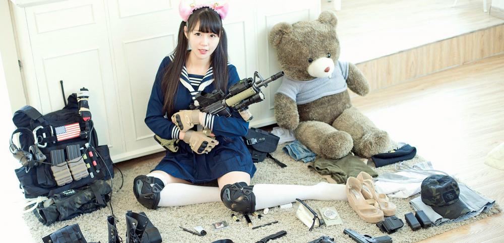 美女萝莉伊伊EvaBarbie军娘诱惑写真