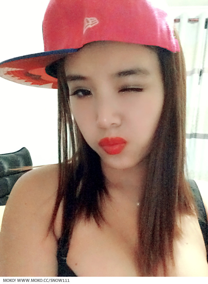 红唇诱人的美艳嫩模艾比利性感写真