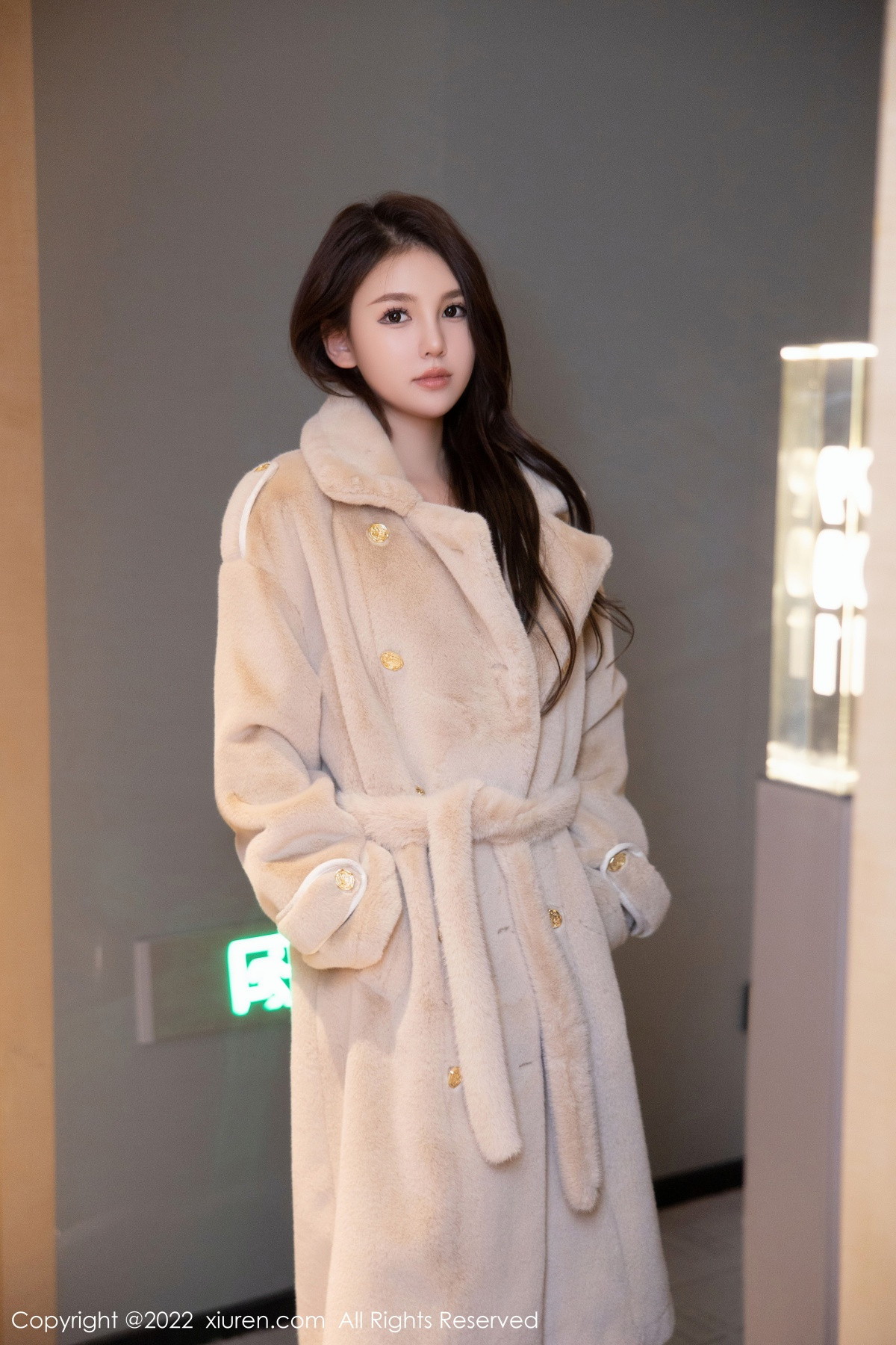 [XiuRen]高清写真图 2022.12.21 No.6023 美羊羊 黑丝美腿