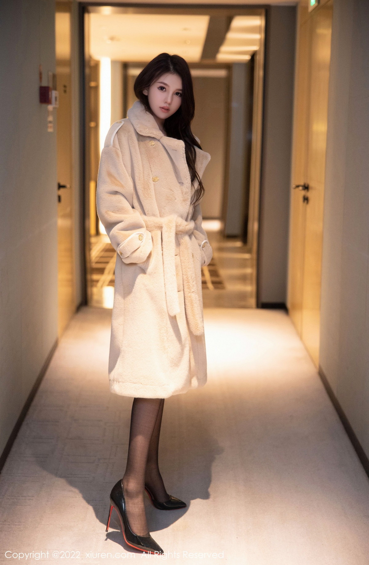 [XiuRen]高清写真图 2022.12.21 No.6023 美羊羊 黑丝美腿