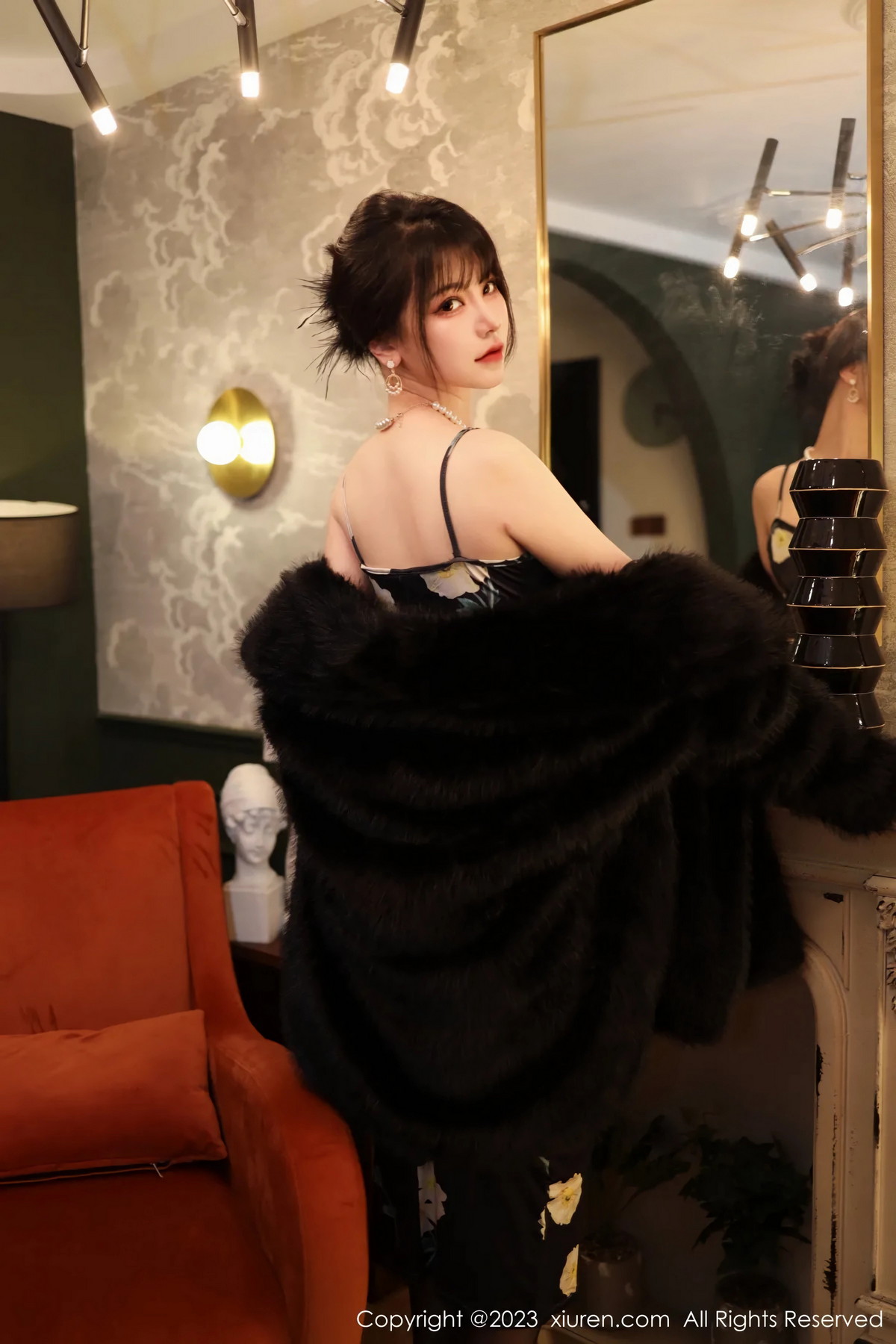 [XiuRen]高清写真图 2023.02.06 No.6220 桃桃子_ 黑丝美腿