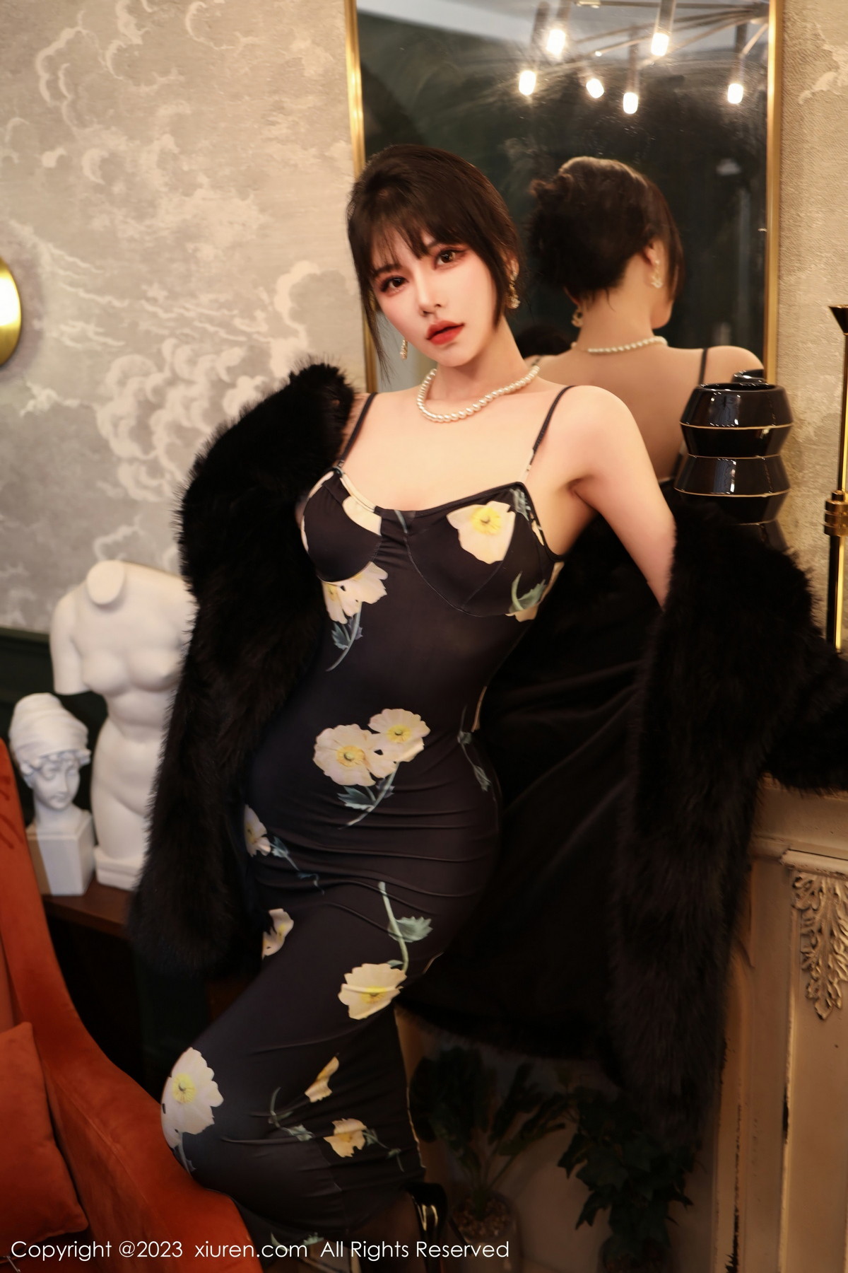 [XiuRen]高清写真图 2023.02.06 No.6220 桃桃子_ 黑丝美腿
