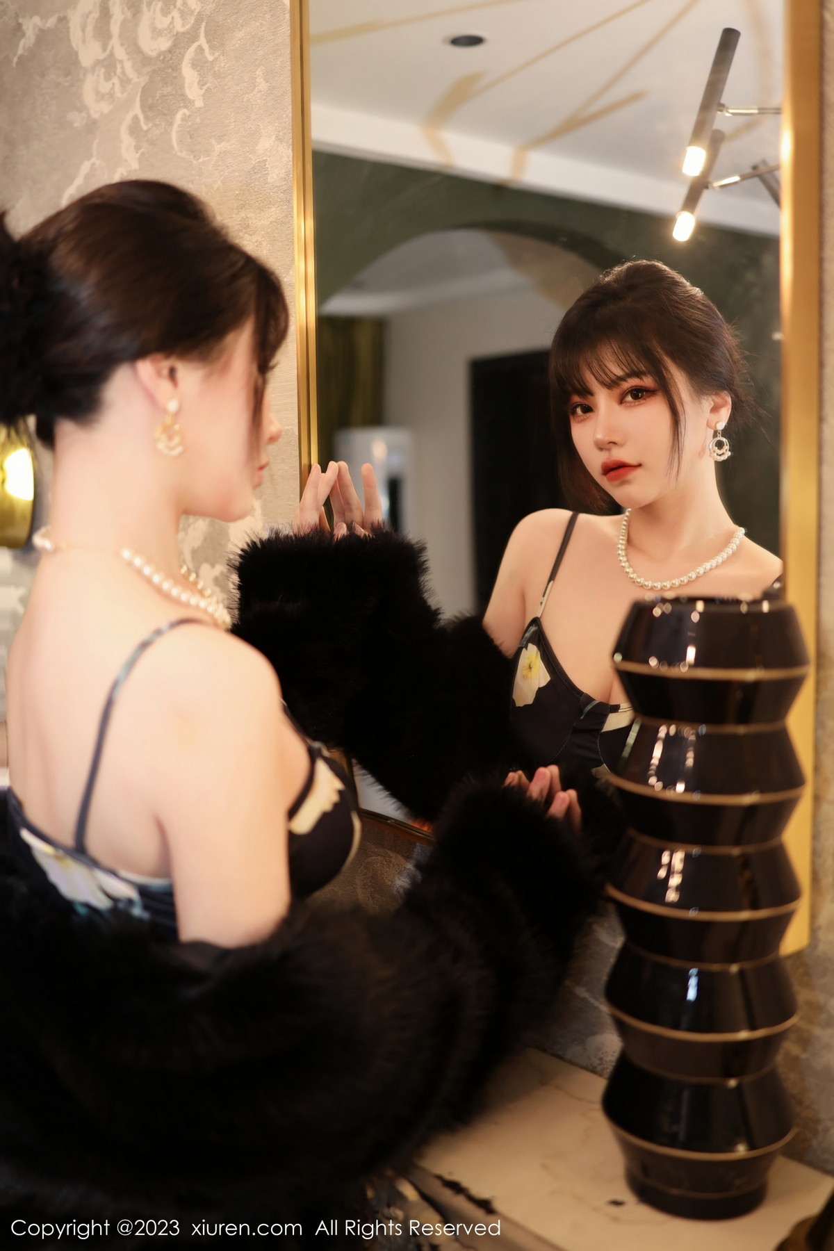 [XiuRen]高清写真图 2023.02.06 No.6220 桃桃子_ 黑丝美腿