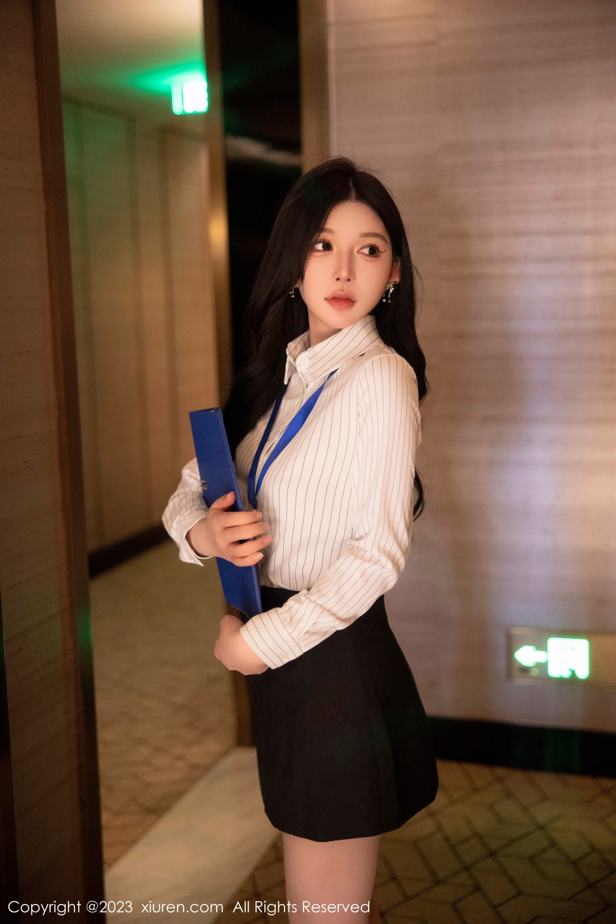 [XiuRen]高清写真图 2023.02.10 No.6247 林珊珊 短裙美腿
