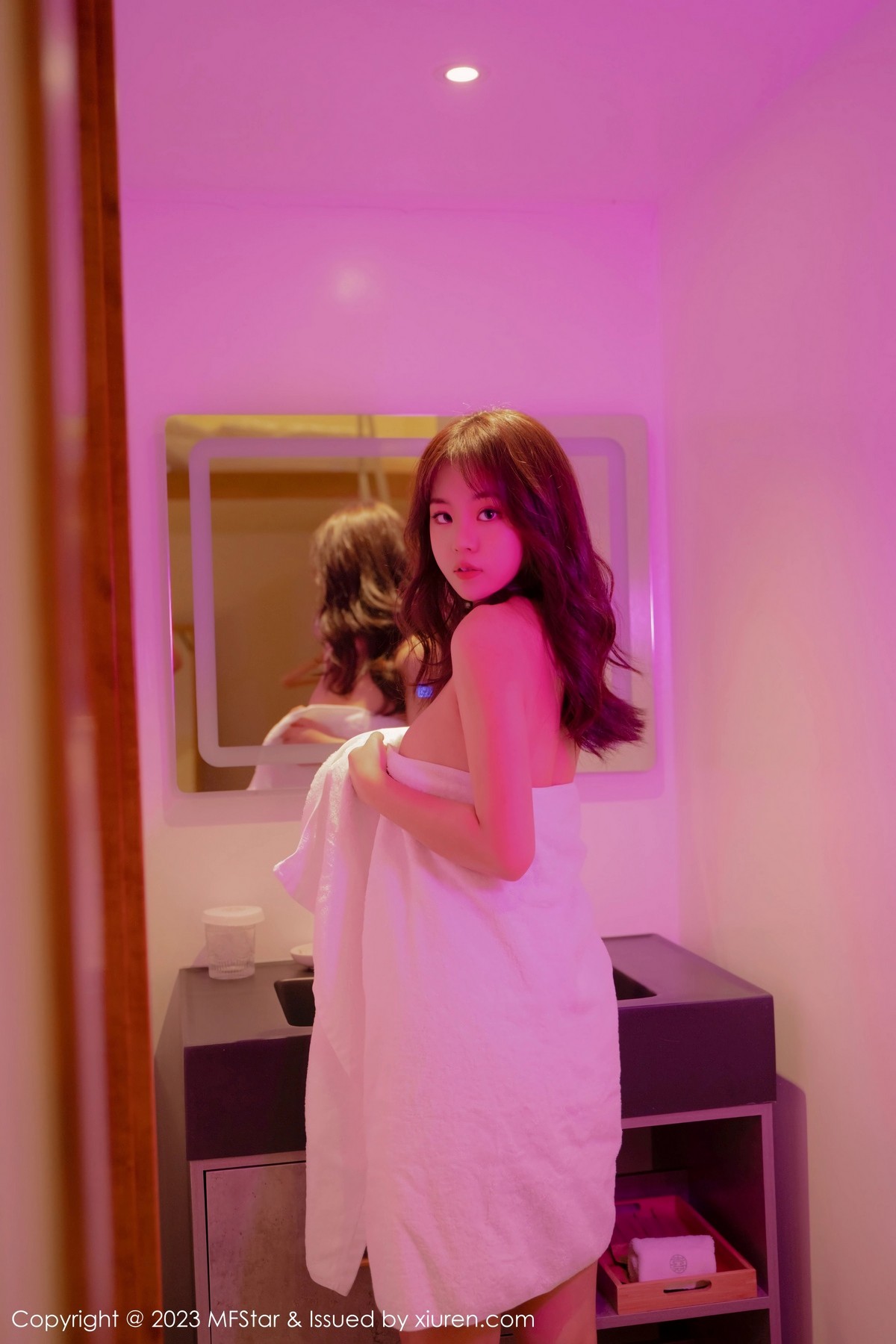 [MFStar]高清写真图 2023.02.28 VOL.590 小樱花baby 清纯美腿