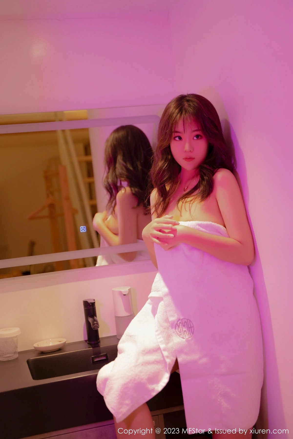 [MFStar]高清写真图 2023.02.28 VOL.590 小樱花baby 清纯美腿