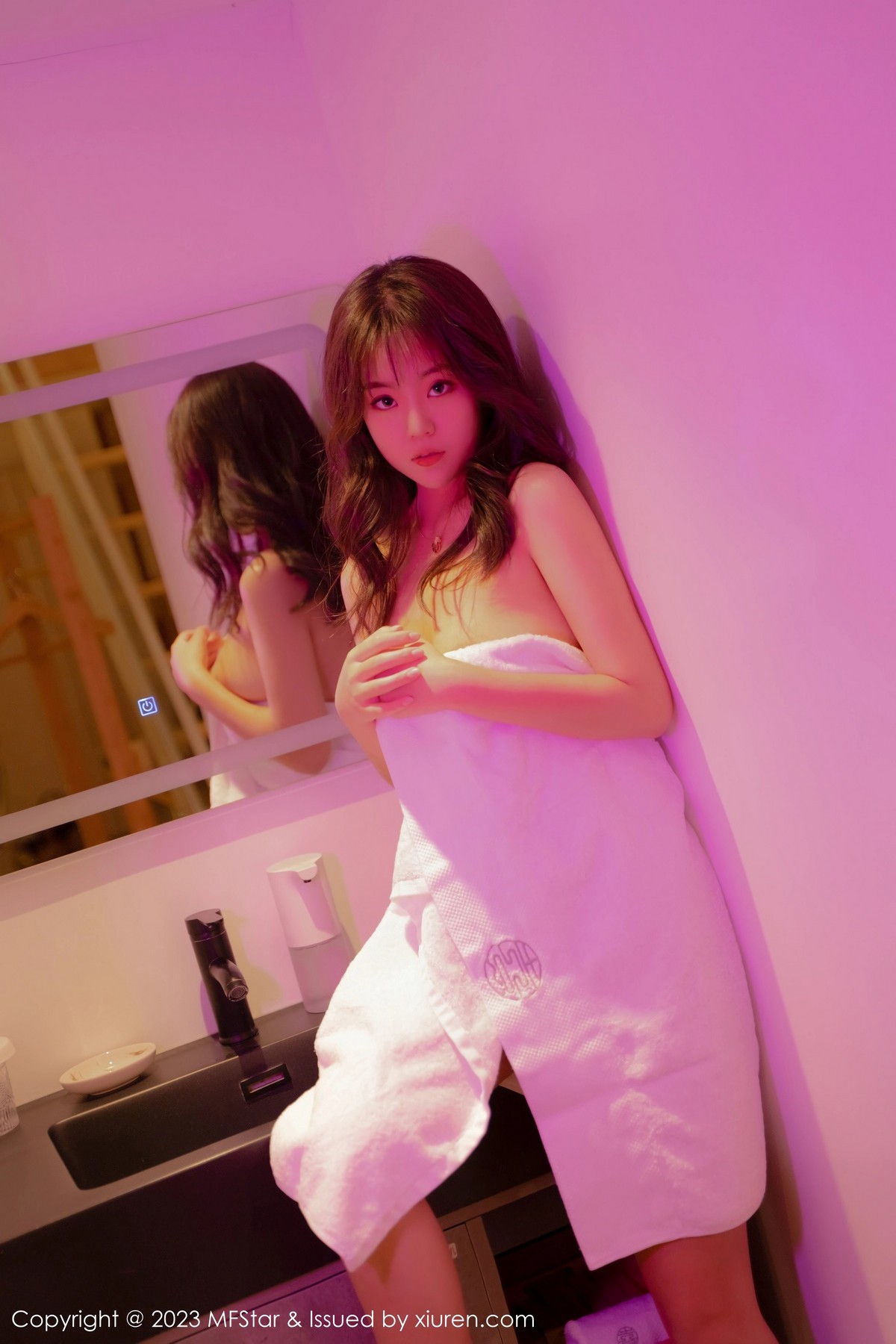 [MFStar]高清写真图 2023.02.28 VOL.590 小樱花baby 清纯美腿