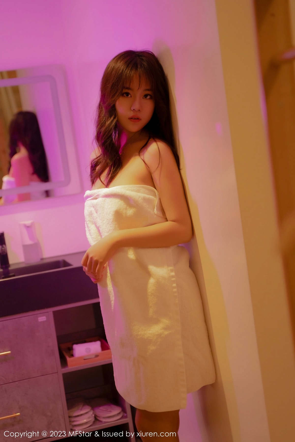 [MFStar]高清写真图 2023.02.28 VOL.590 小樱花baby 清纯美腿