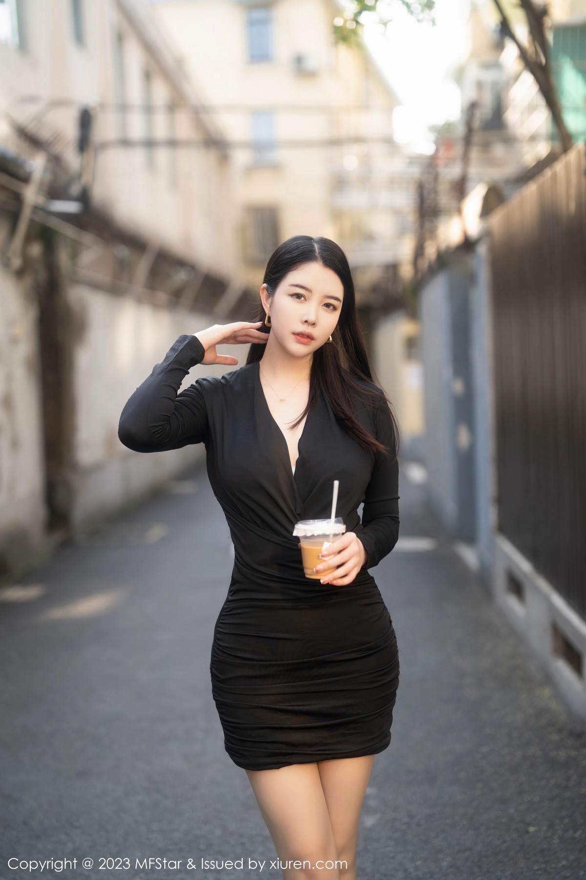 [MFStar]高清写真图 2023.03.21 VOL.596 樱桃小犊子 丰腴美臀