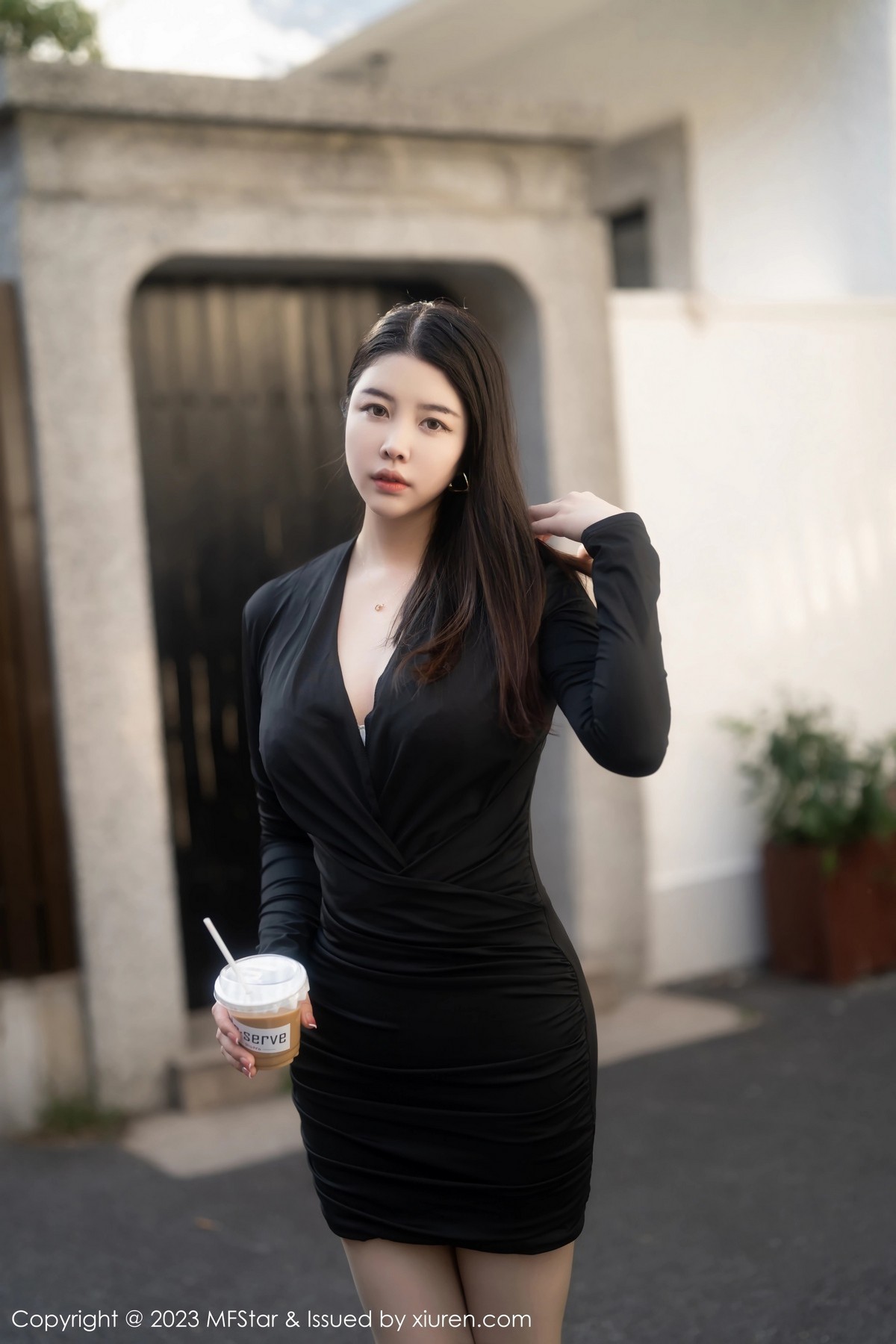 [MFStar]高清写真图 2023.03.21 VOL.596 樱桃小犊子 丰腴美臀