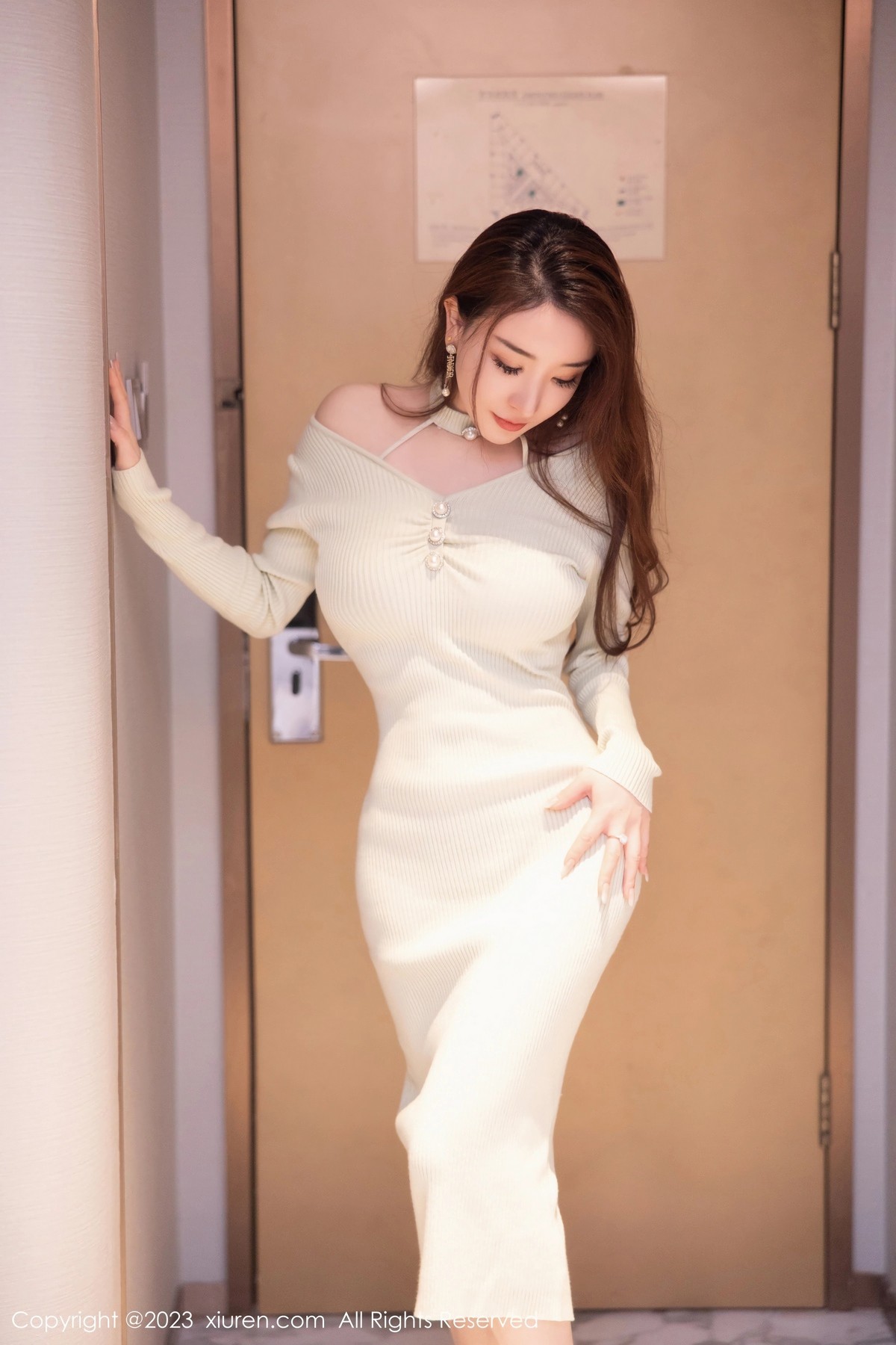 [XiuRen]高清写真图 2023.04.10 No.6544 eve雨儿1494 长裙美臀