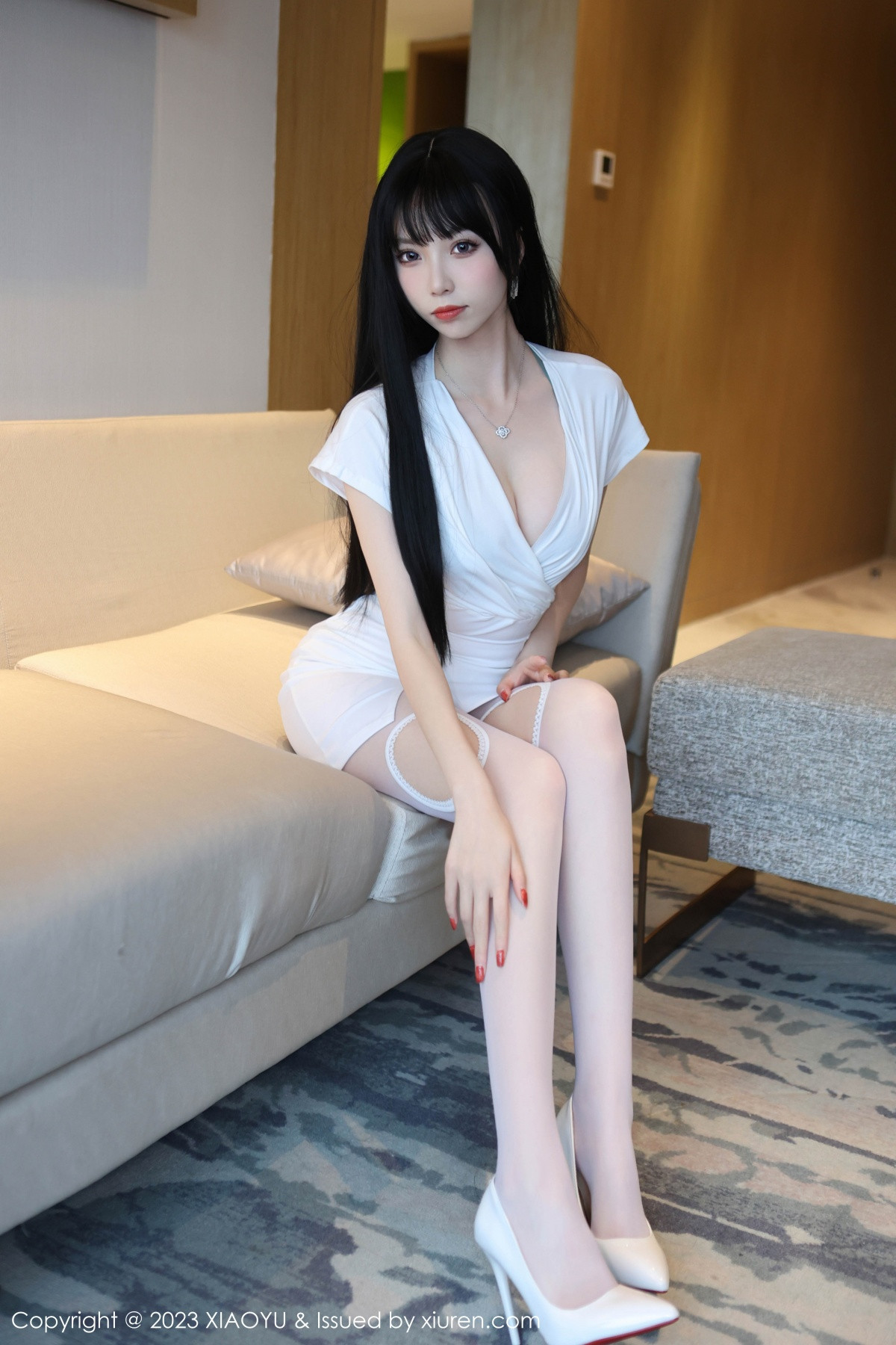 [XiuRen]高清写真图 2023.06.12 No.6897 江七七 丝袜美腿