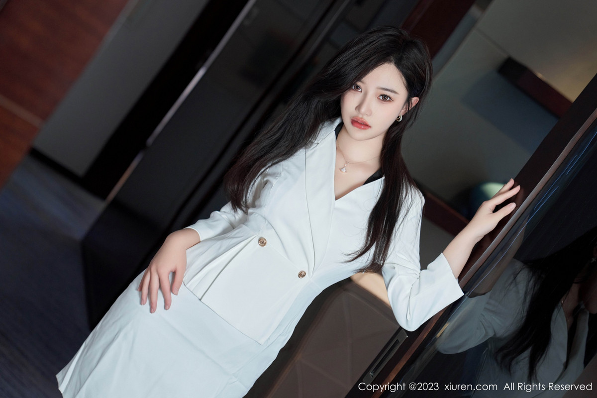 [XiuRen]高清写真图 2023.06.12 No.6900 妙可可Cheese 黑丝美腿