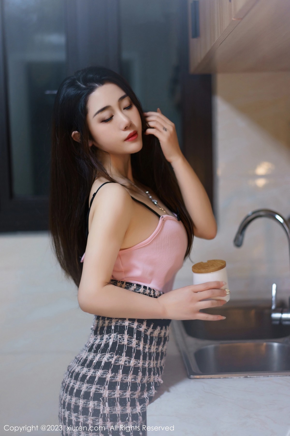 [XiuRen]高清写真图 2023.05.25 No.6799 严利娅Yuliya 丰腴美臀