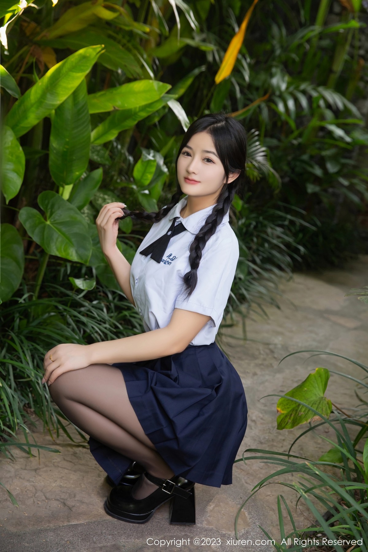 [XiuRen]高清写真图 2023.06.19 No.6940 谭小灵 短裙美腿