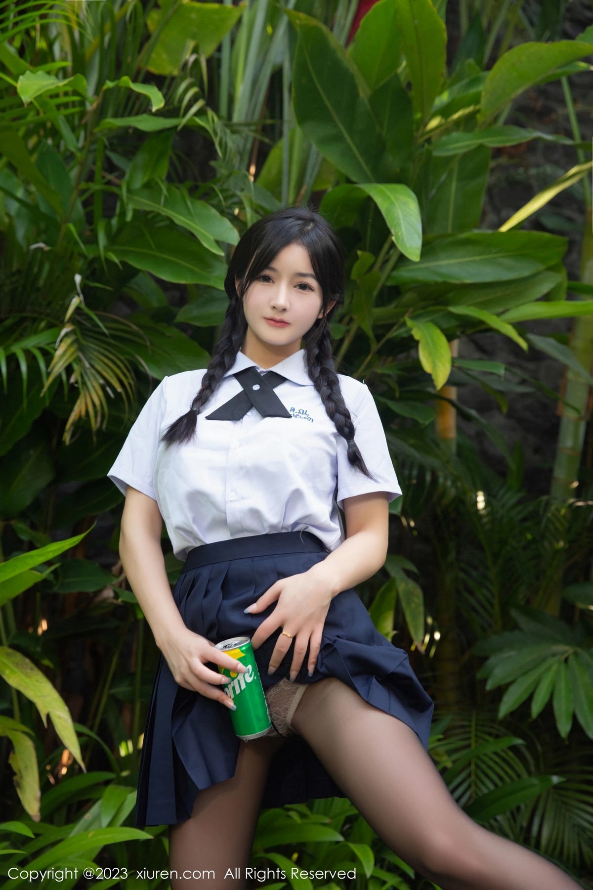 [XiuRen]高清写真图 2023.06.19 No.6940 谭小灵 短裙美腿