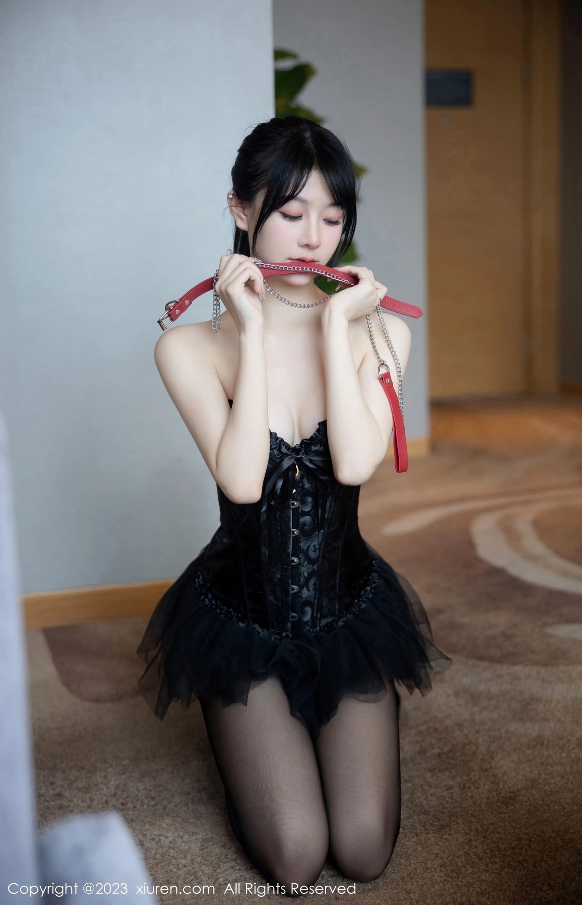 [XiuRen]高清写真图 2023.06.21 No.6961 幼幼 黑丝美腿