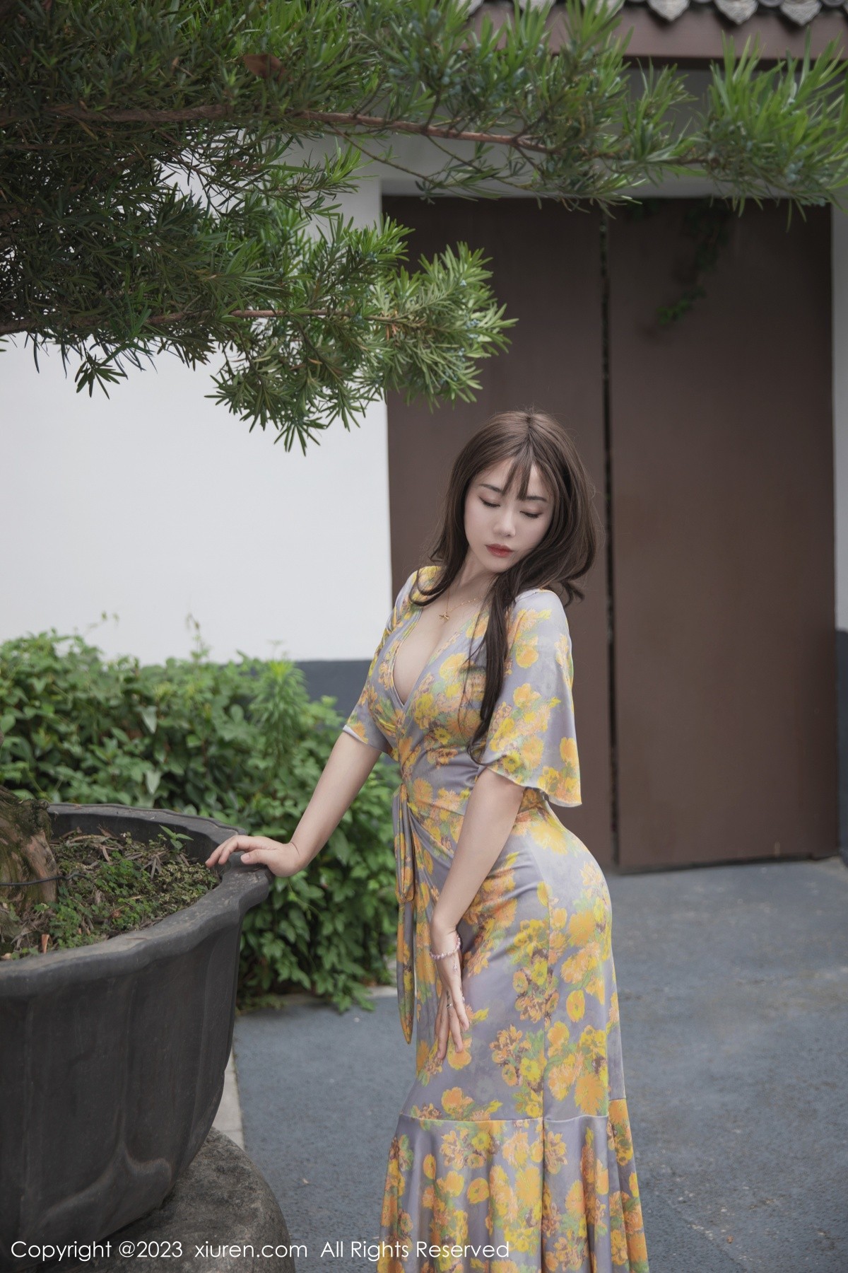 [XiuRen]高清写真图 2023.06.20 No.6949 严利娅Yuliya 长裙美腿