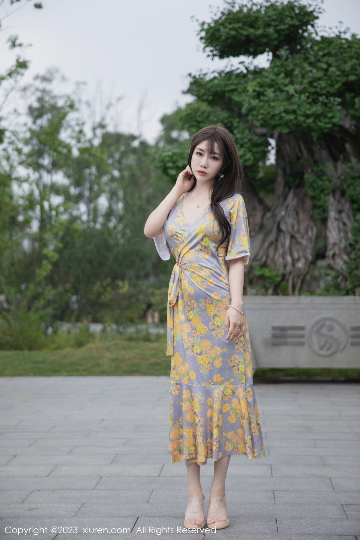 [XiuRen]高清写真图 2023.06.20 No.6949 严利娅Yuliya 长裙美腿