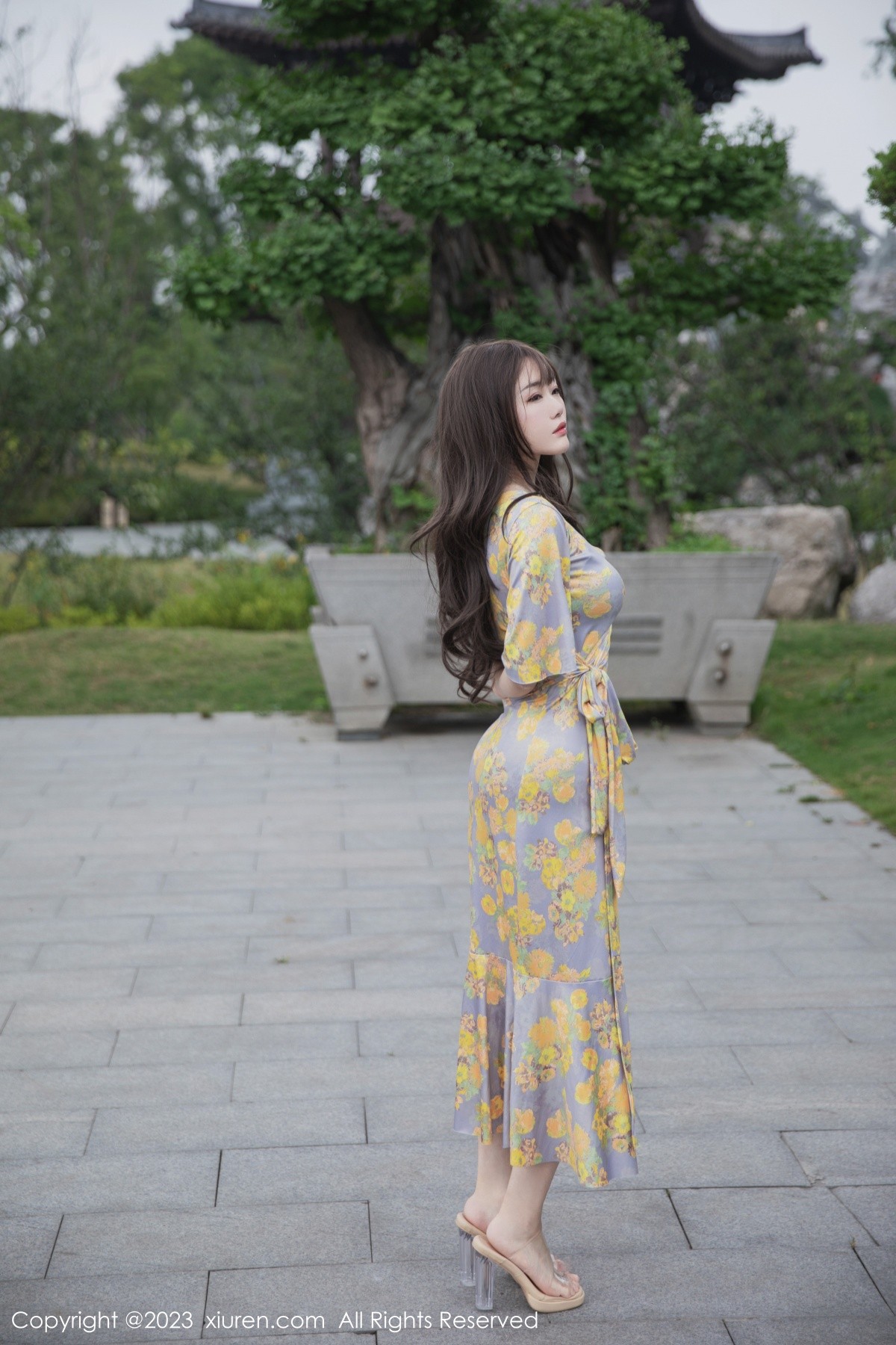 [XiuRen]高清写真图 2023.06.20 No.6949 严利娅Yuliya 长裙美腿