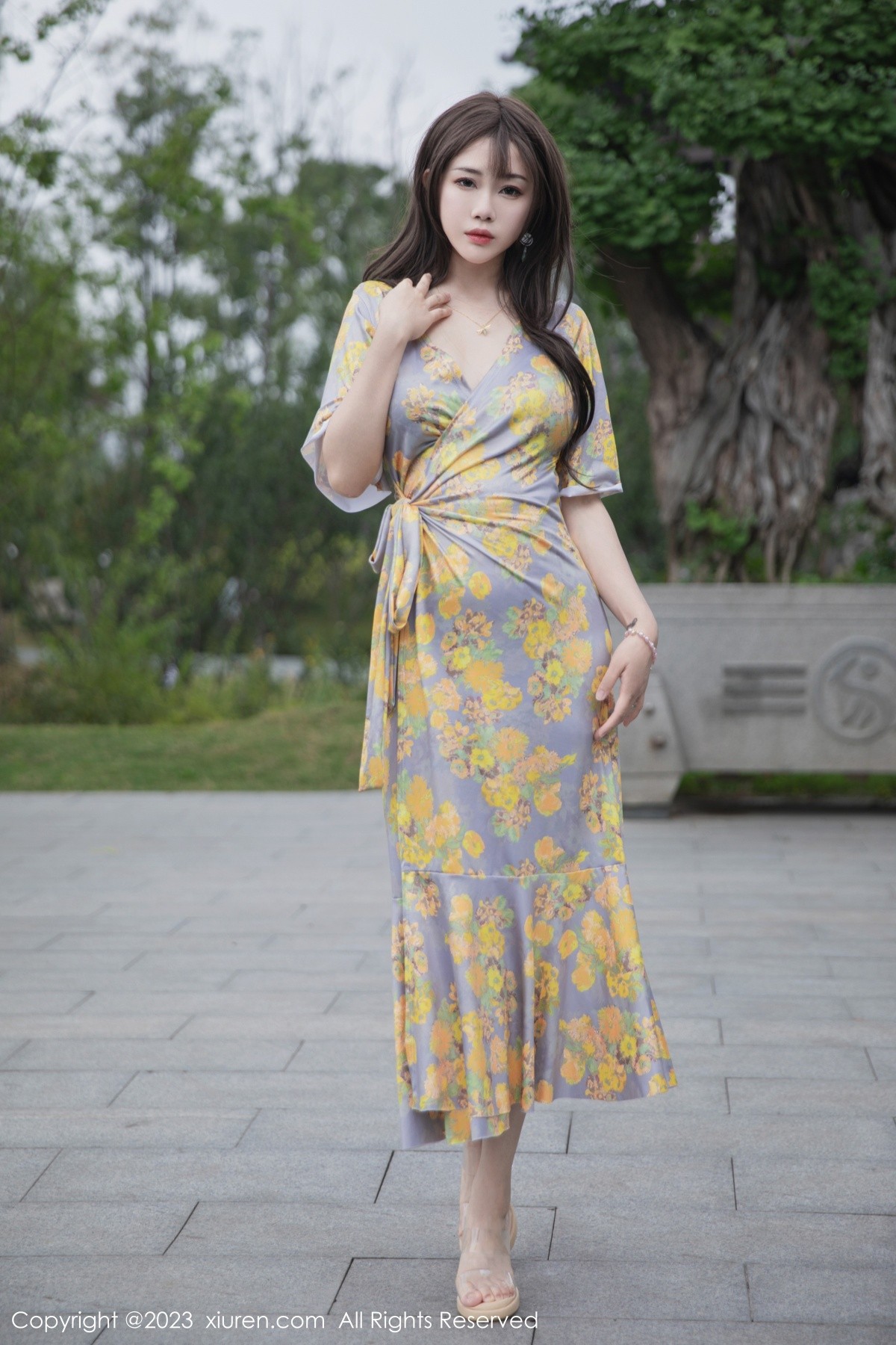 [XiuRen]高清写真图 2023.06.20 No.6949 严利娅Yuliya 长裙美腿