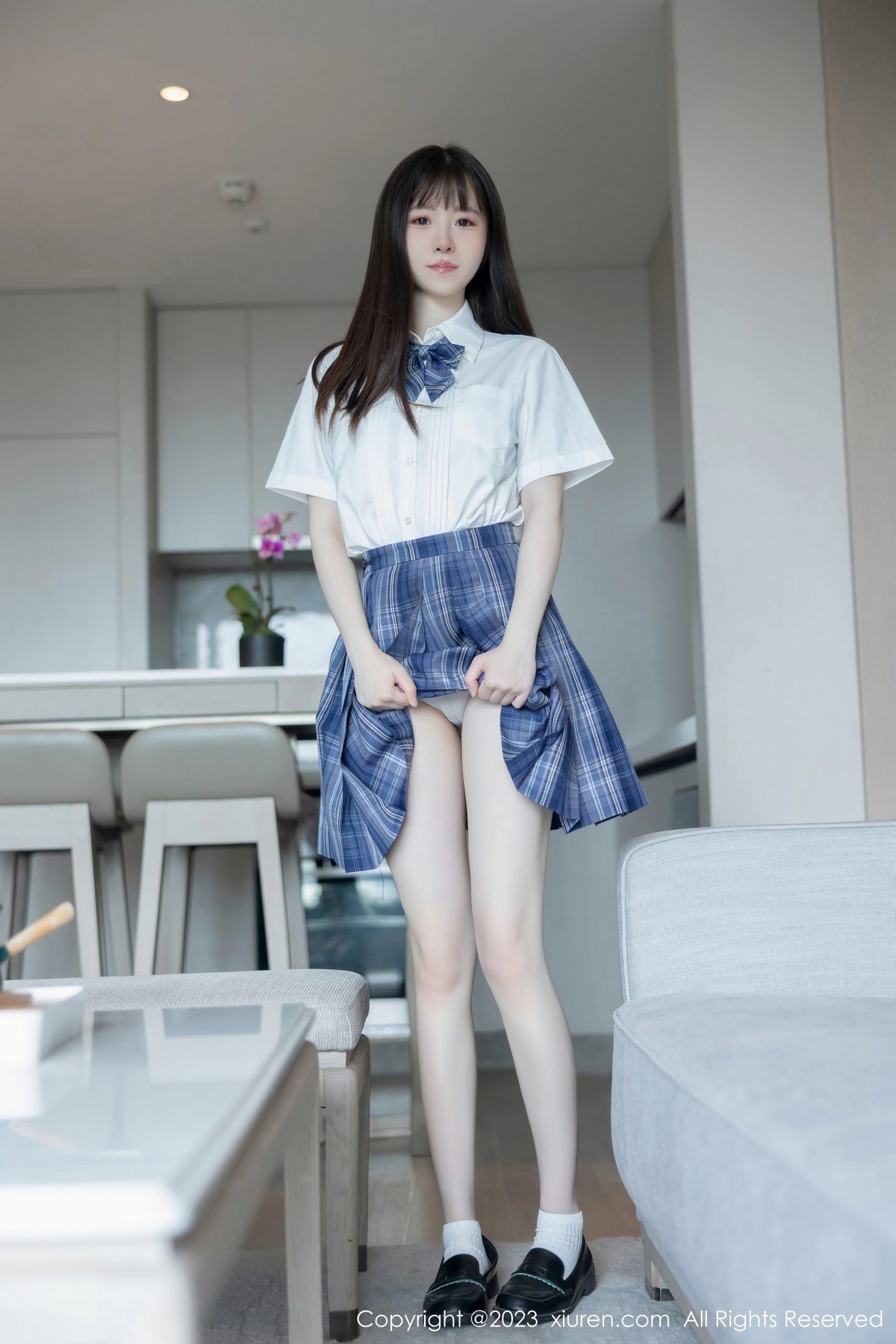 [XiuRen]高清写真图 2023.06.29 No.6993 林悠悠 格子裙美腿