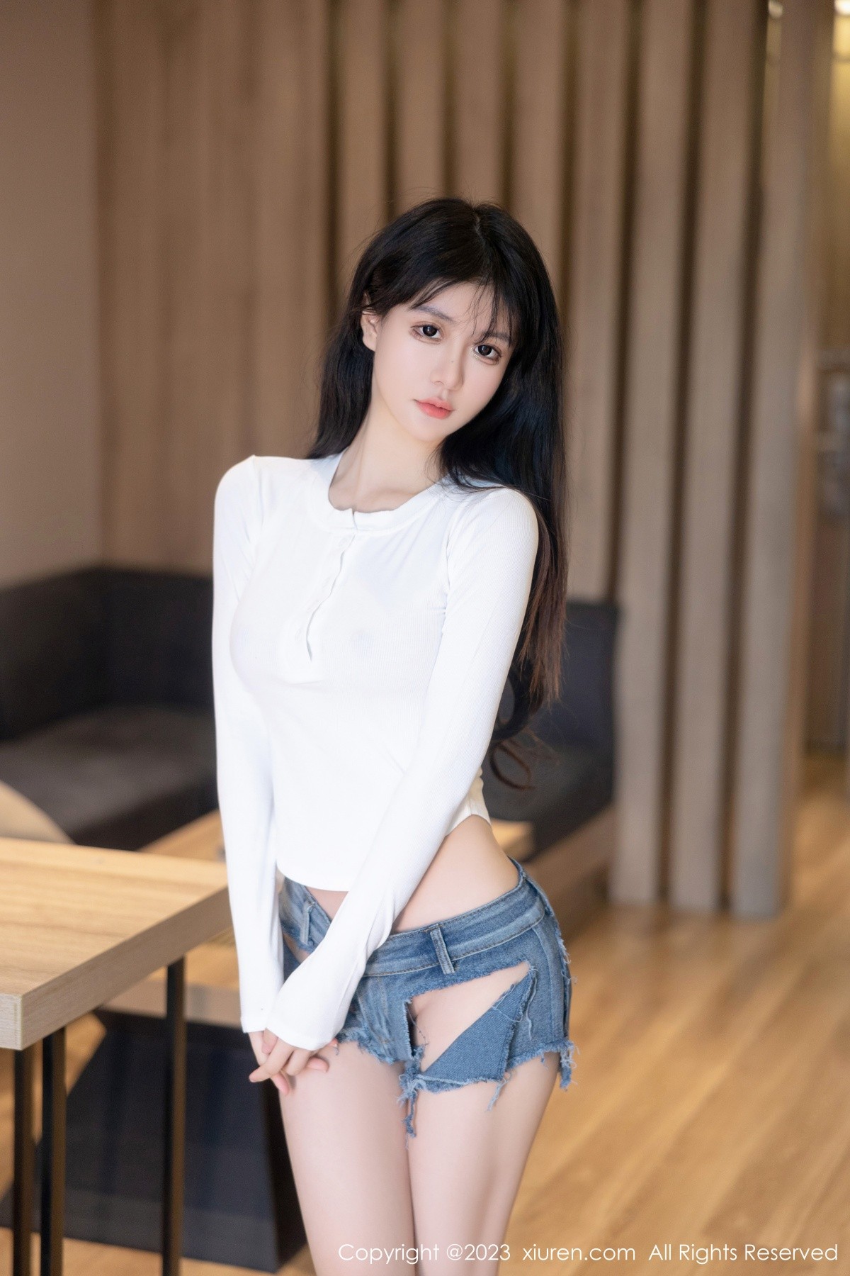 [XiuRen]高清写真图 2023.06.30 No.7010 幼幼 清纯美腿