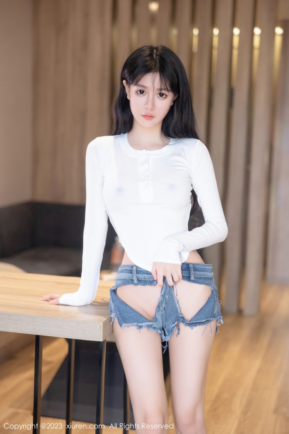 [XiuRen]高清写真图 2023.06.30 No.7010 幼幼 清纯美腿