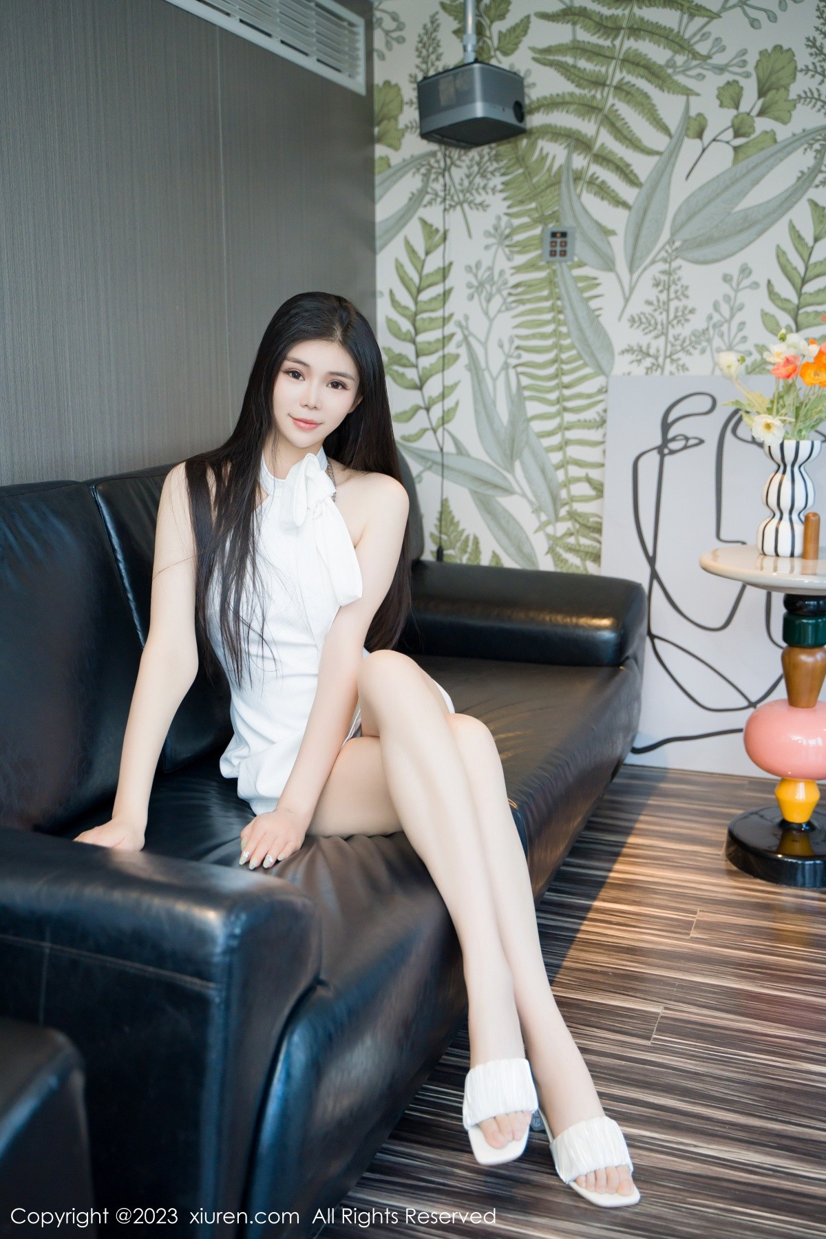 [XiuRen]高清写真图 2023.07.03 No.7012 雪糕CiCi 美腿清纯