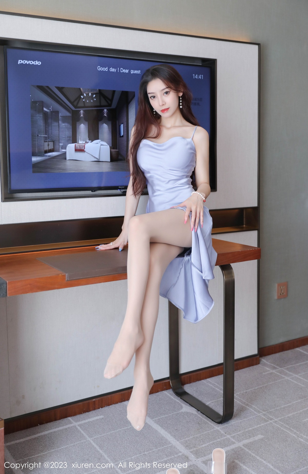 [XiuRen]高清写真图 2023.09.11 No.7365 苏曼兮 长裙丝袜
