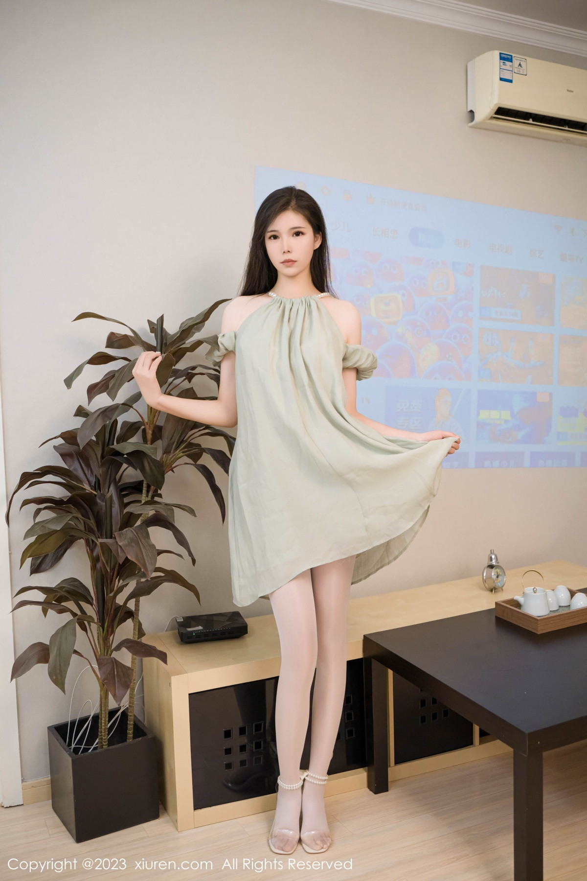 [XiuRen]高清写真图 2023.09.13 No.7378 雪糕CiCi 美腿丝袜