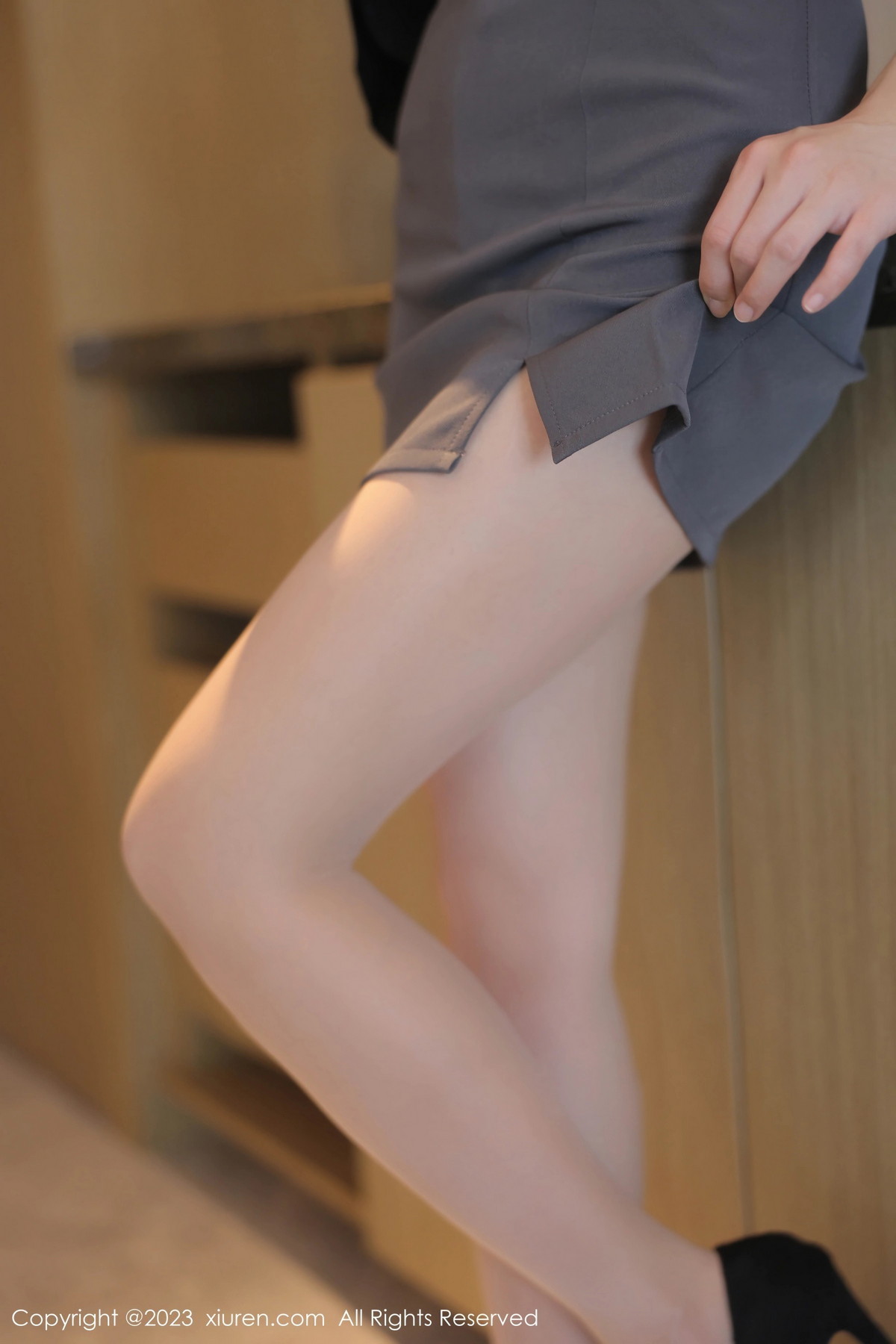 [XiuRen]高清写真图 2023.10.23 No.7549 唐宁宁 短裙美腿