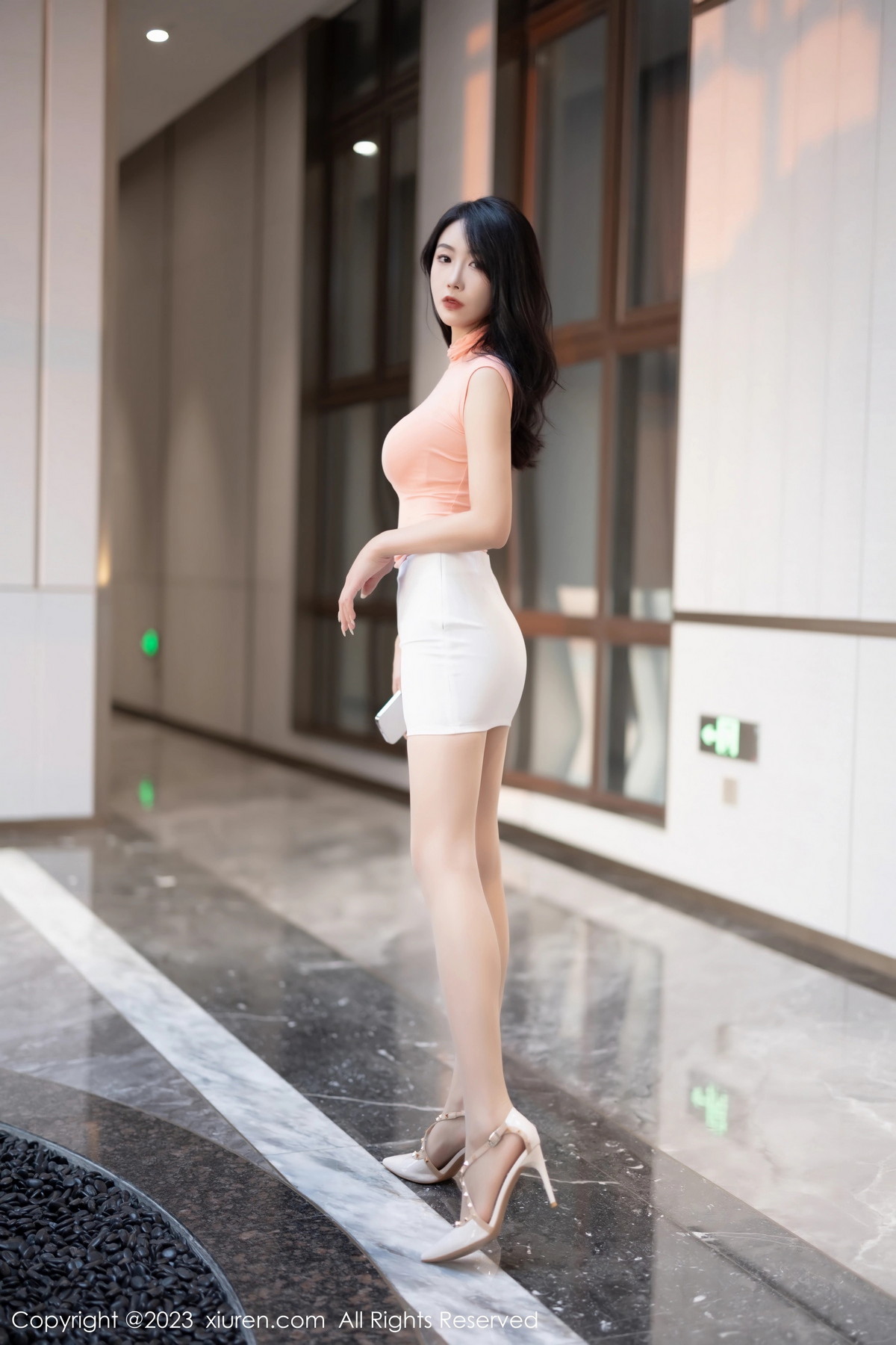 [XiuRen]高清写真图 2023.11.06 No.7619 苏苏阿 短裙美腿