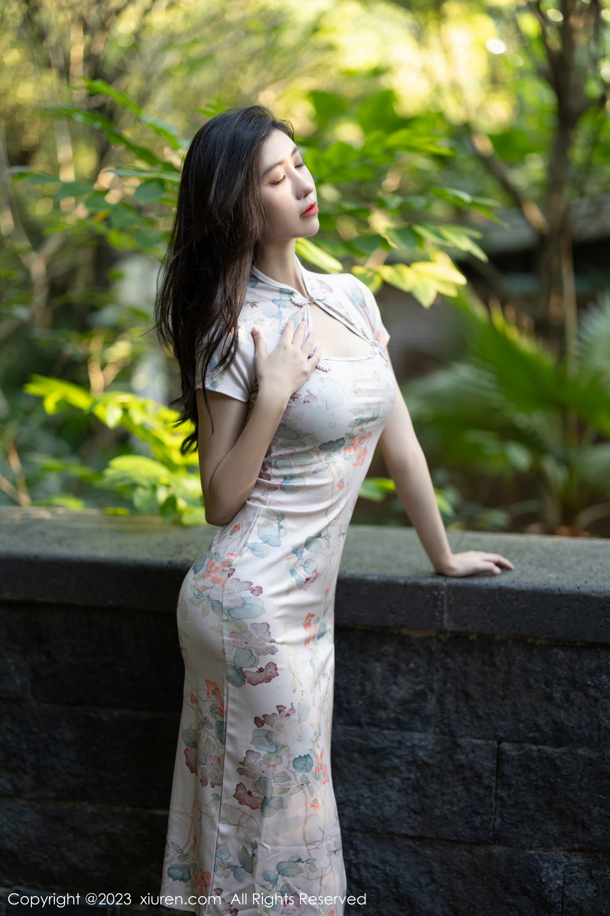[XiuRen]高清写真图 2023.11.08 No.7631 章芃芃 旗袍美腿