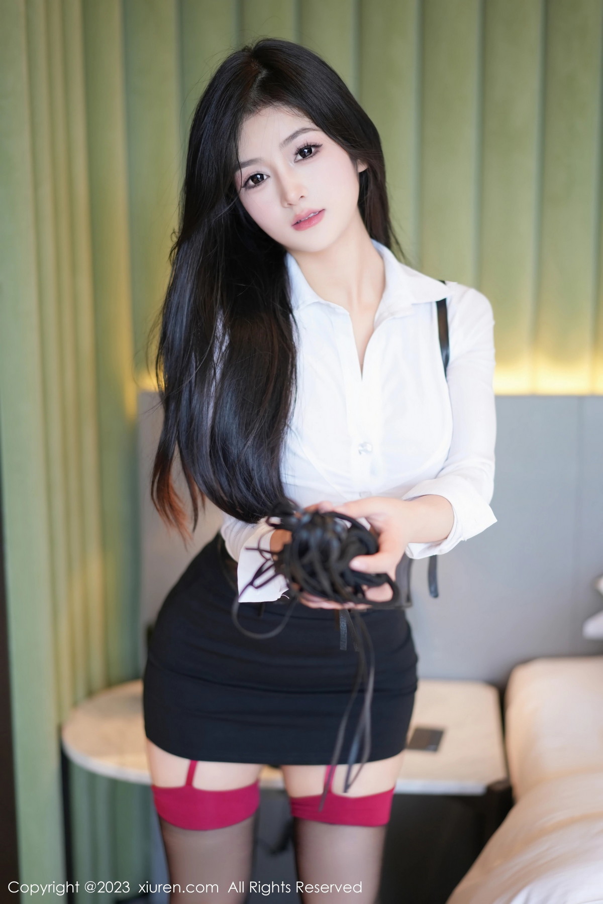 [XiuRen]高清写真图 2023.11.17 No.7678 谭小灵 短裙美腿