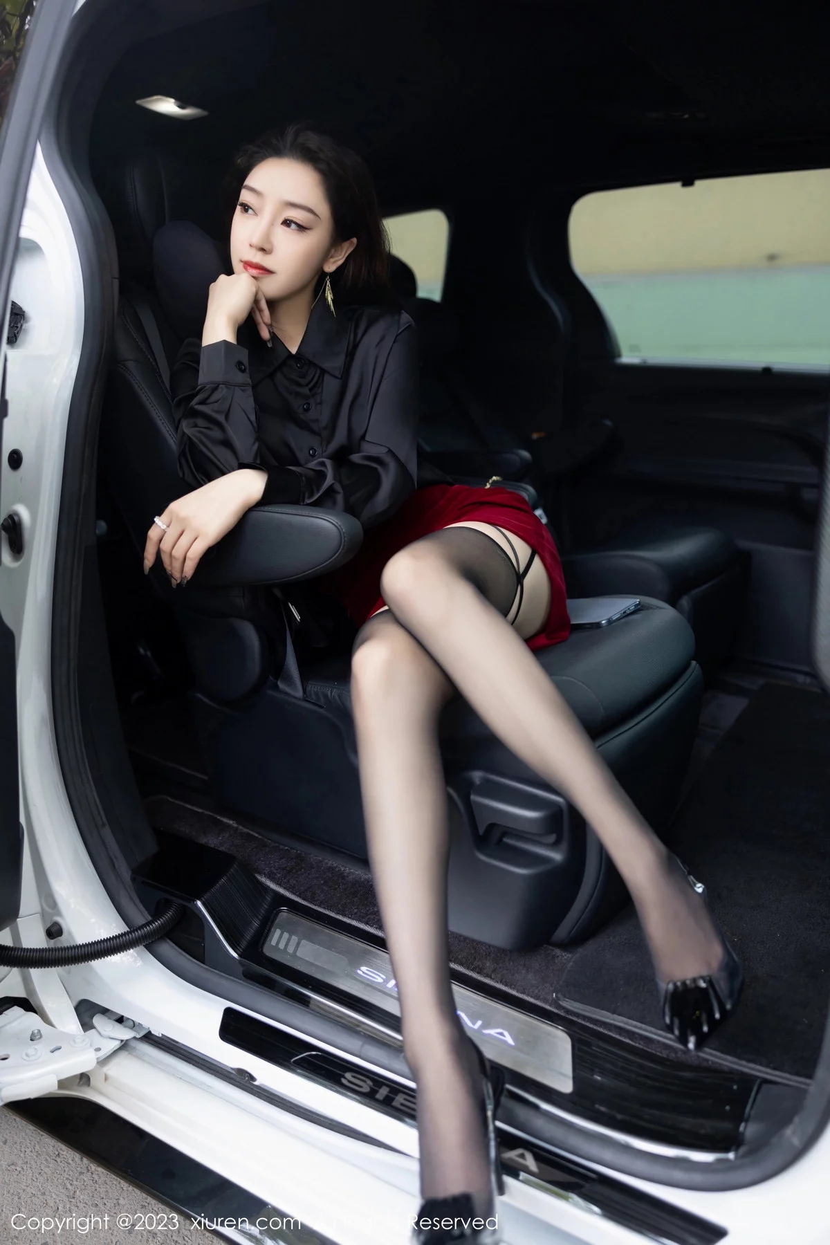 [XiuRen]高清写真图 2023.12.26 No.7867 苏曼兮 短裙黑丝