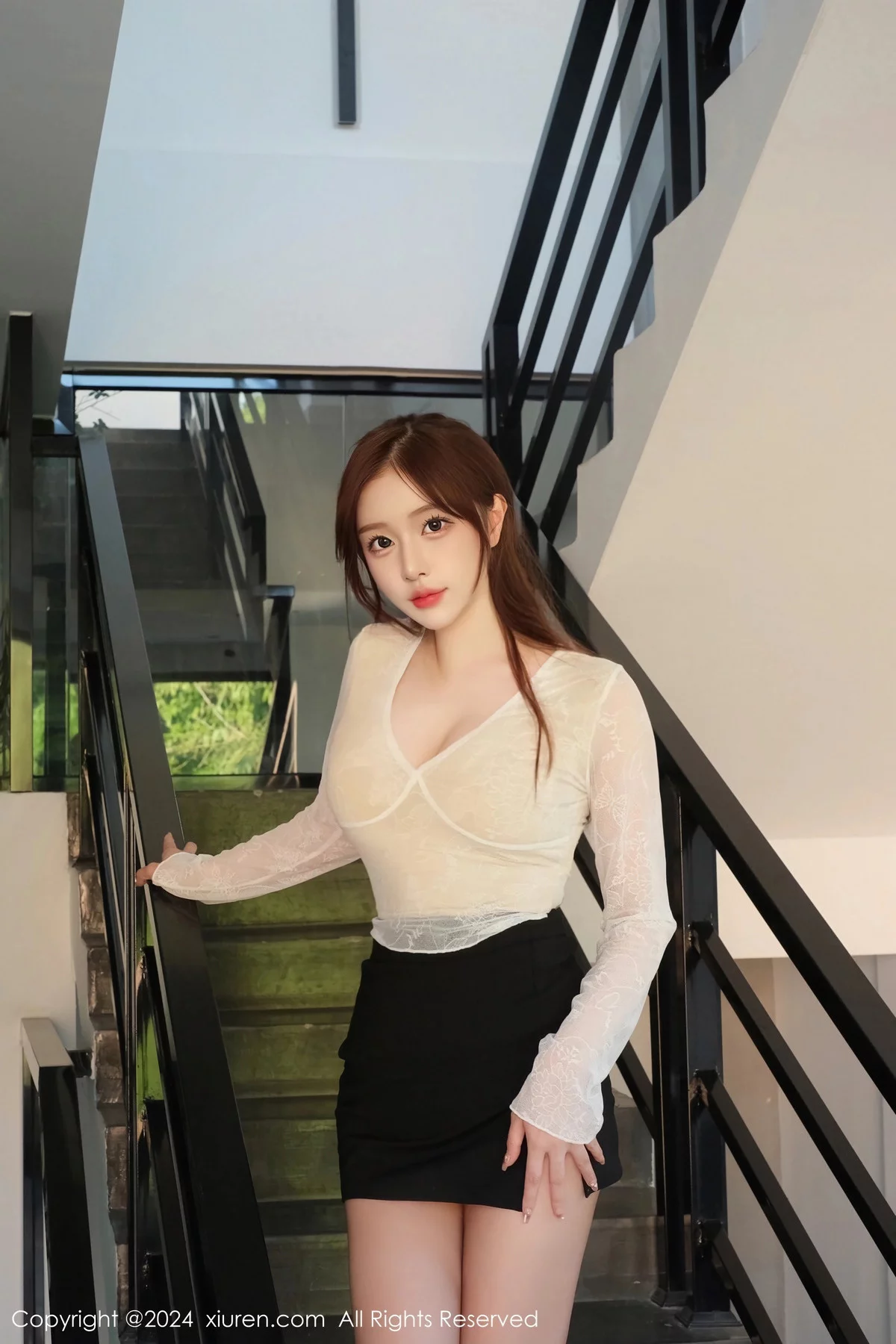 [XiuRen]高清写真图 2024.01.02 No.7895 LindaLinda 短裙美腿