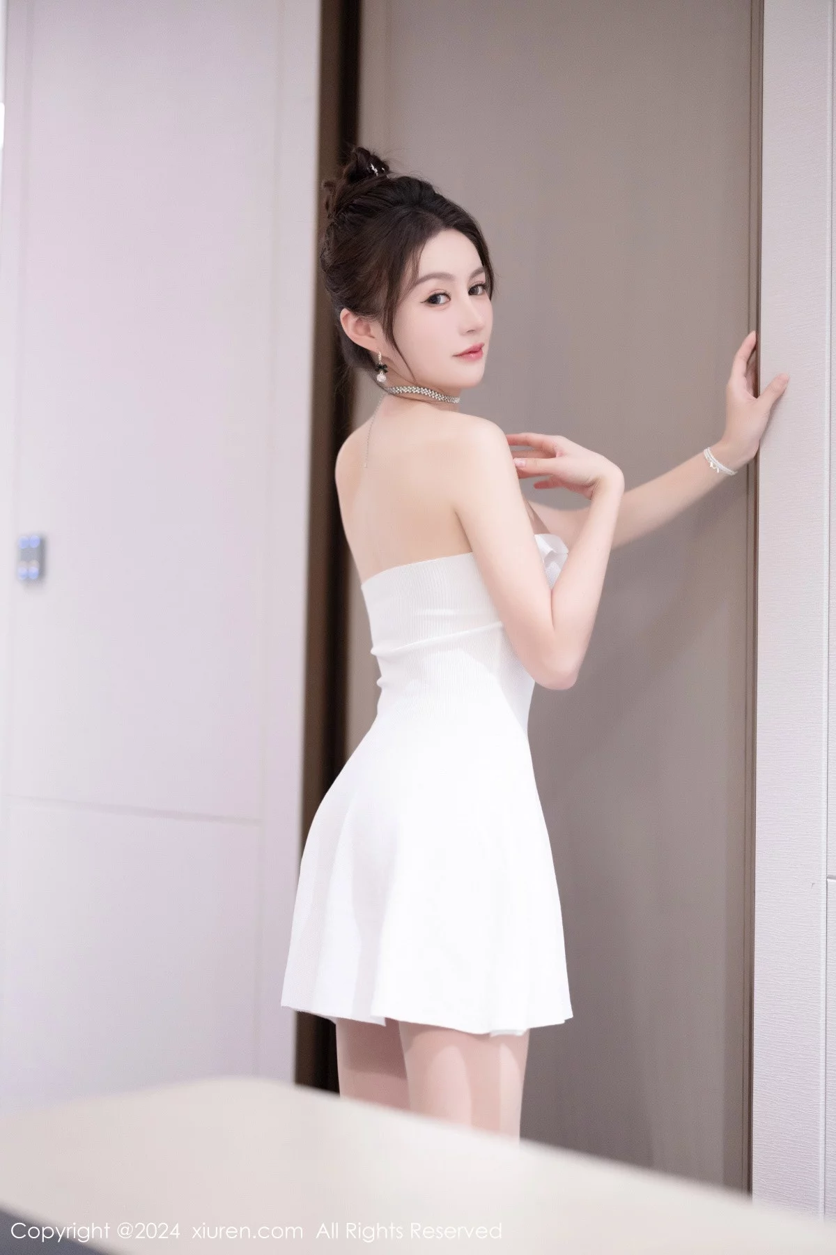 [XiuRen]高清写真图 2024.01.08 No.7927 唐宁宁 美腿妩媚